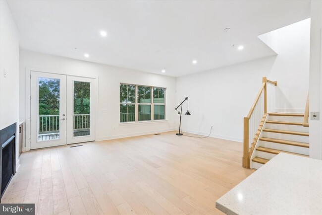 Building Photo - 10113 Dalmatian St