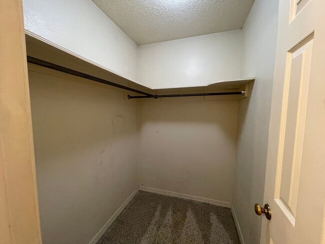 Building Photo - Large Brick Home In Desirable "Huntington ...