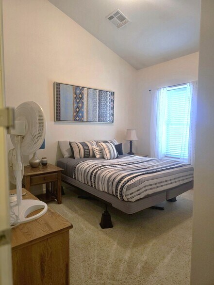 Building Photo - 1206 Walnut Ave