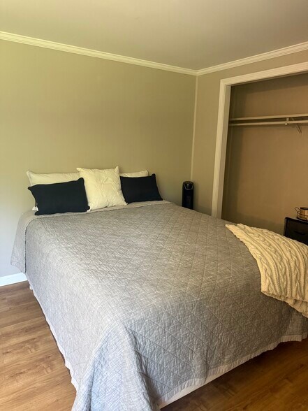 Building Photo - 200 Maple Rd