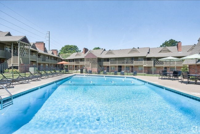 Pool - Chalet Apartments