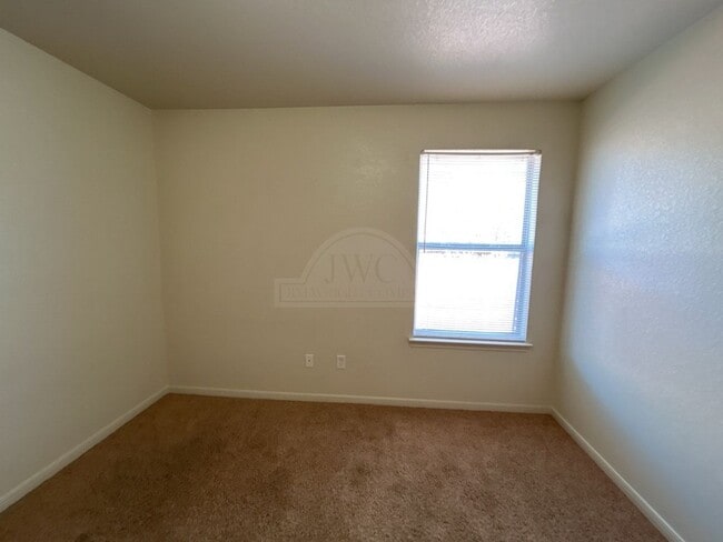 Building Photo - 1405 Cinch Dr