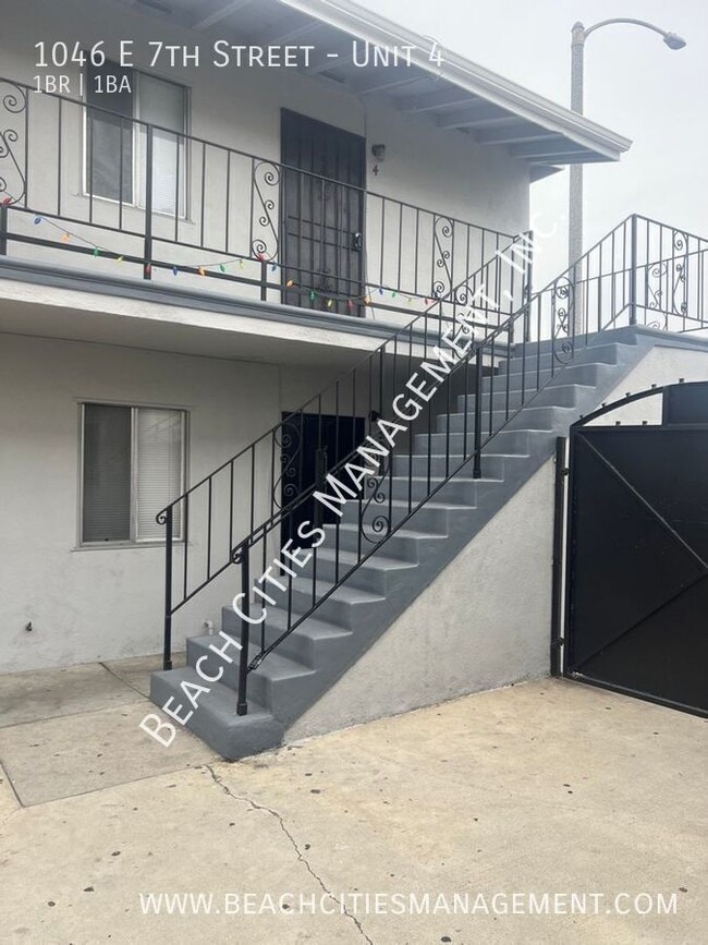 Building Photo - 1046 E 7th St