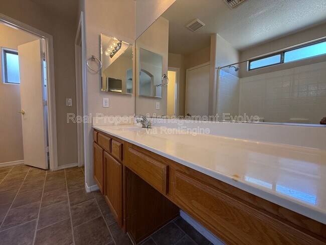 Building Photo - 3454 E Juanita Ave