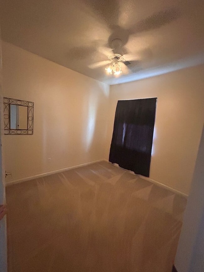 Building Photo - Open and spacious in Lemoore