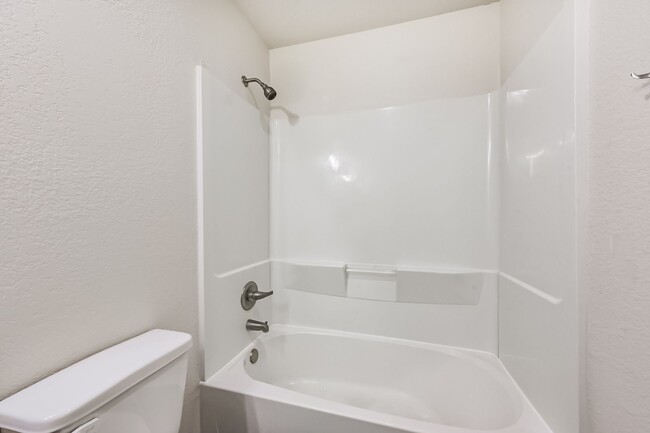 Building Photo - 914 Shady Ln