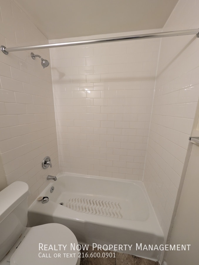 Building Photo - 15709 Northwood Ave