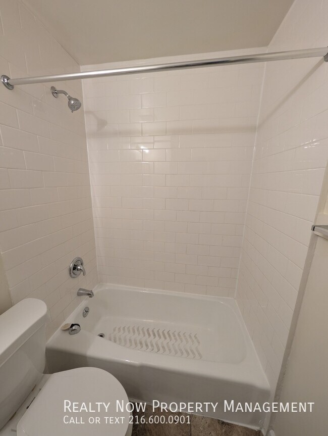 Building Photo - 15709 Northwood Ave