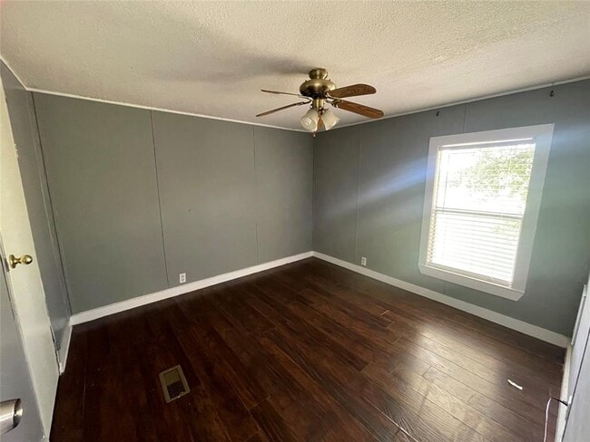 Building Photo - 747 Rd 5210