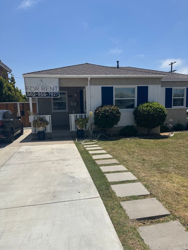 Building Photo - 6504 W 84th Pl