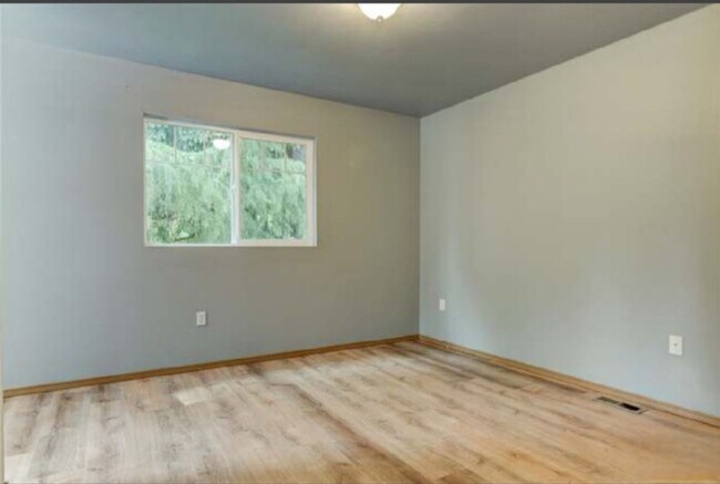 Building Photo - Beautiful Town House in Olympia