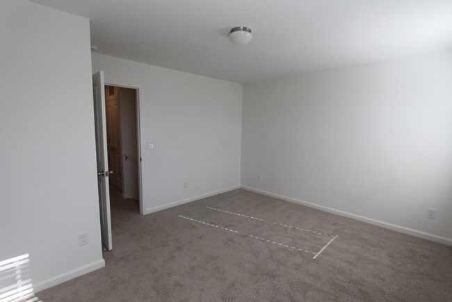 Building Photo - Dorsett Townhomes- 3BD/2.5 BATH Townhome A...