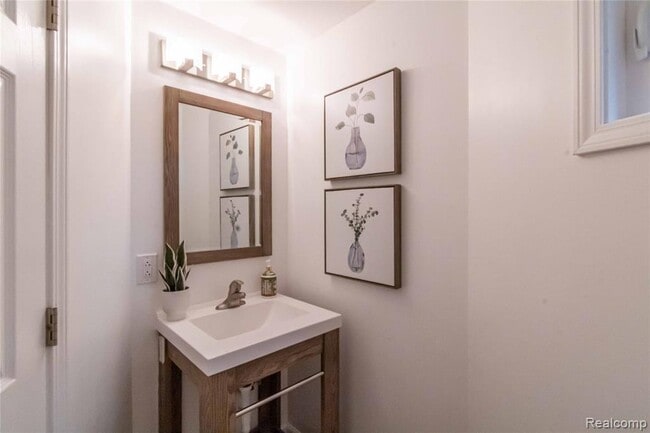 Building Photo - 1834 Fairview St