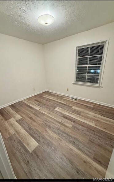 Building Photo - 2066 Rexford Rd
