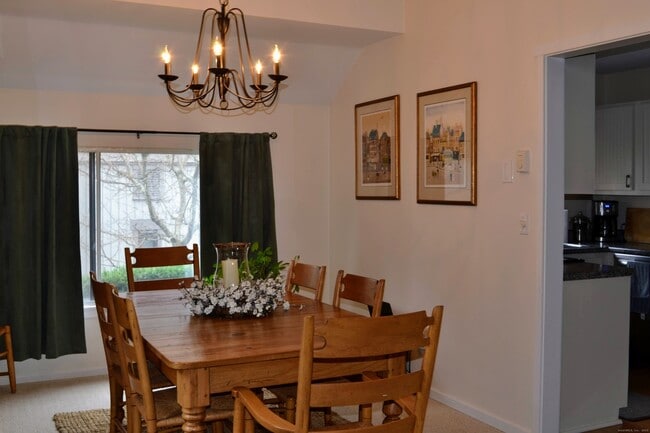 Building Photo - 504 Heritage Vlg