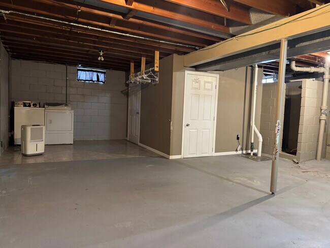 Building Photo - 2223 Falls Ave