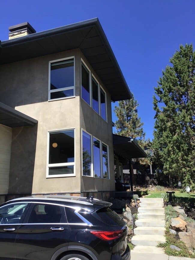 Building Photo - Gorgeous 4 Bedroom Home on Awbrey Butte!