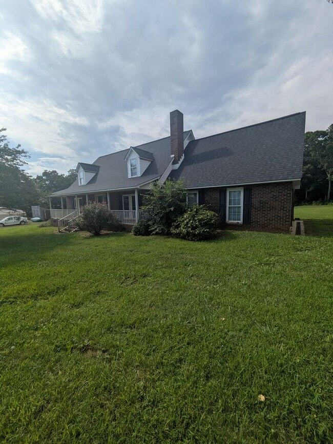 Building Photo - 3BD/2.5BA Home w/ Garage in Claremont, NC