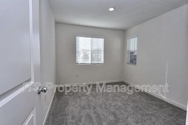 Building Photo - 2097 Shady Tree Cir