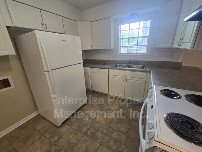 Building Photo - 6967 Dawnhill Rd
