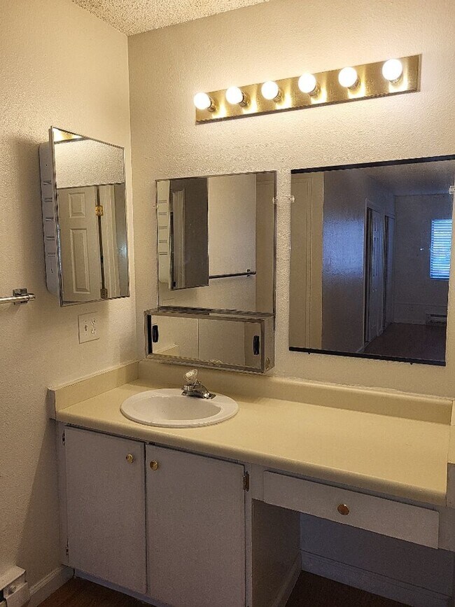 Building Photo - 2410 Tripp Dr