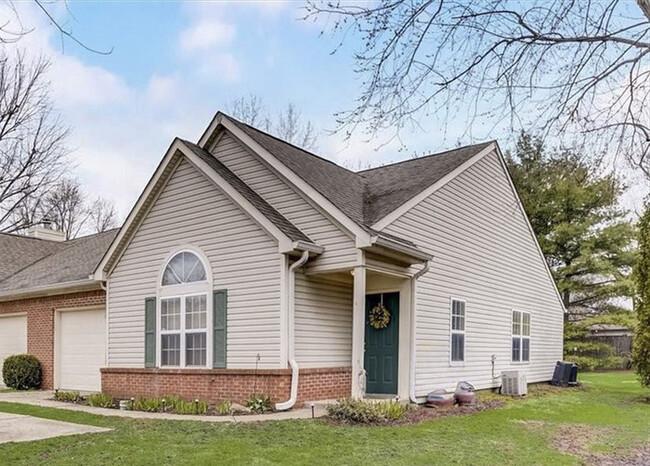 Primary Photo - Luxurious Carmel Duplex
