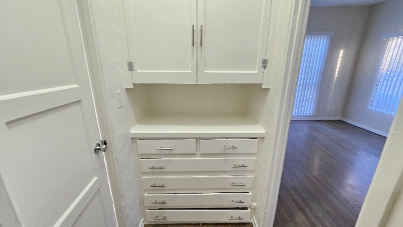 Building Photo - 519 N Gardner St