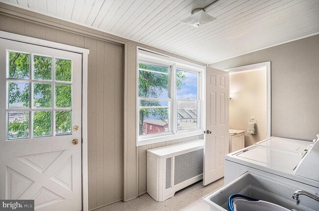 Building Photo - 363 Spring Mill Ave