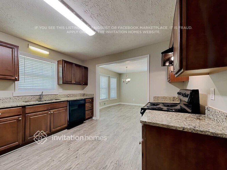 Building Photo - 595 Rivercrest Dr