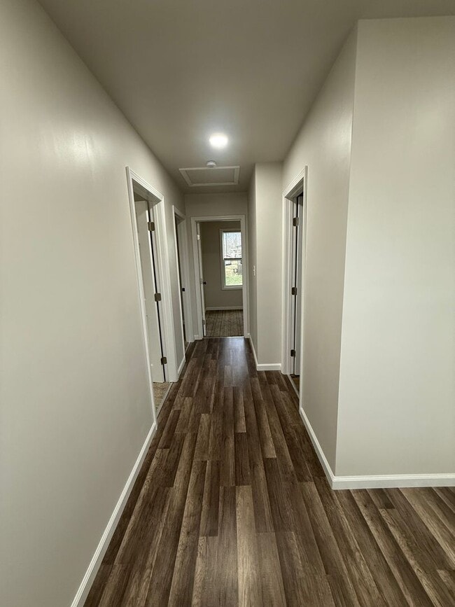 Building Photo - Beautifully updated & in great location