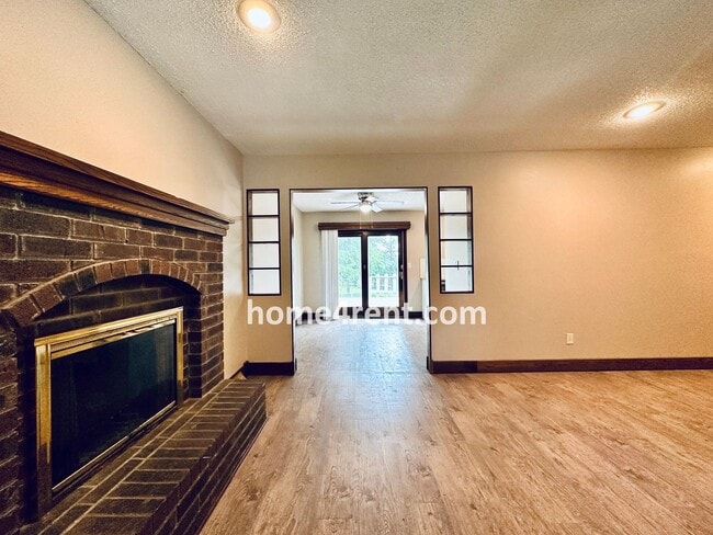 Building Photo - Fantastic Parkville Home and Updated Kitch...