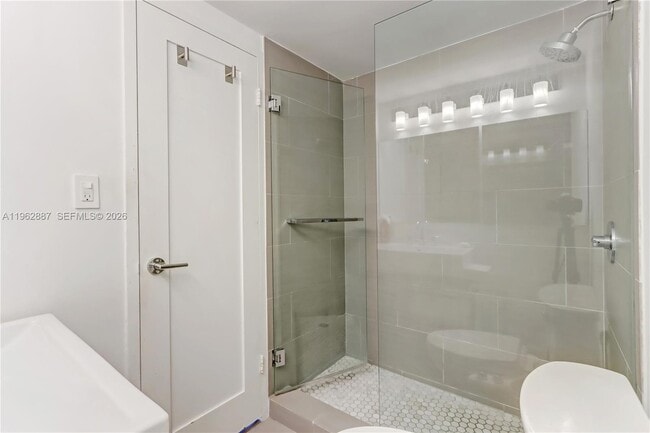 Building Photo - 1000 West Ave