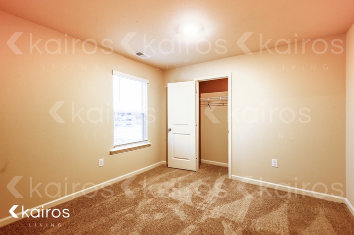 Building Photo - 1067 Pilgrim Ln