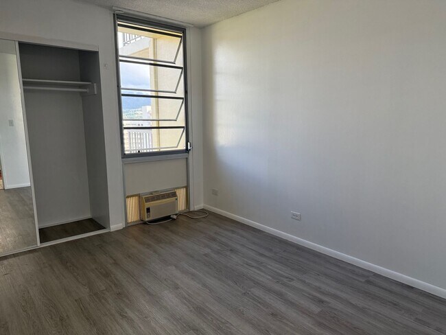 Building Photo - Newly Renovated 2 Bedrooms, 2 Full Baths with Parking at Century West