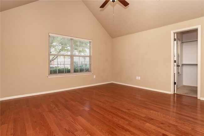 Building Photo - 3908 SW Ridgepointe Ave