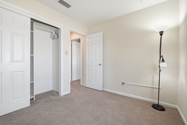 Building Photo - 3914 Wyckoff Dr