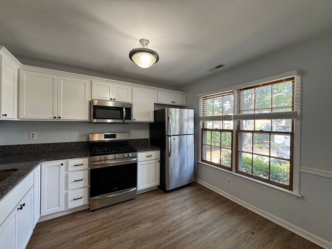 Building Photo - Charming 2-Bed, 2.5-Bath Home in Vibrant N...
