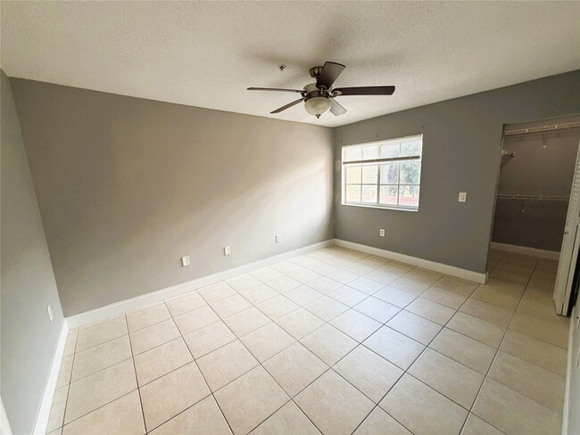 Building Photo - 4820 N State Rd 7