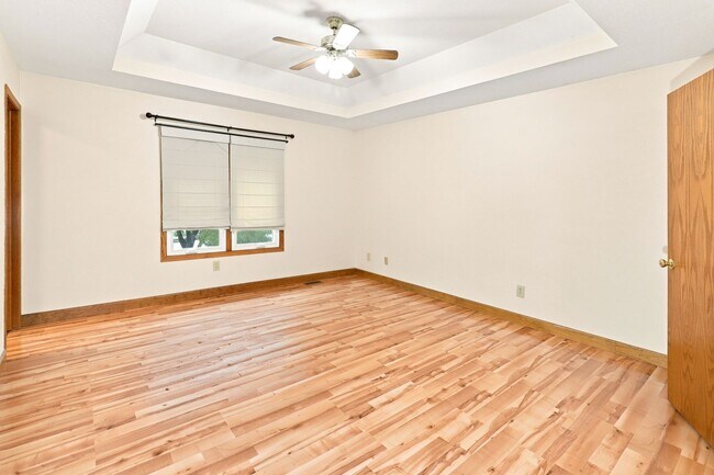 Building Photo - 3611 SW Red Hawk Ct