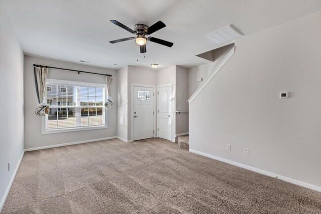 Building Photo - Holly Ridge End Unit Town Home Available!