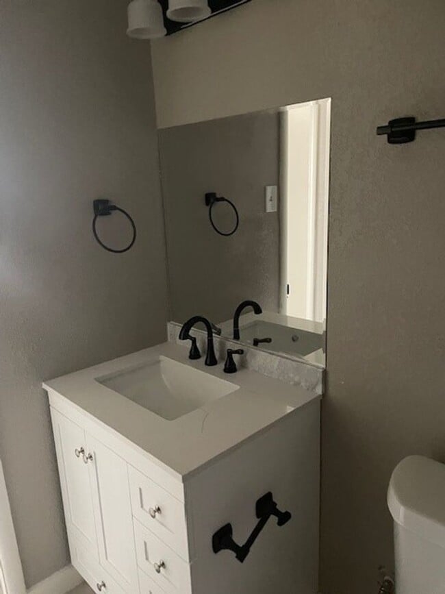 Building Photo - 1415 Hackberry Ave