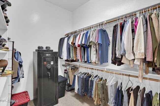 Building Photo - 10226 E Lakeview Ave