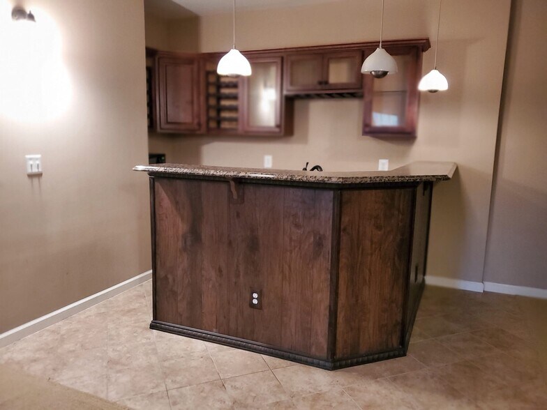 Building Photo - 43871 Hibiscus Dr