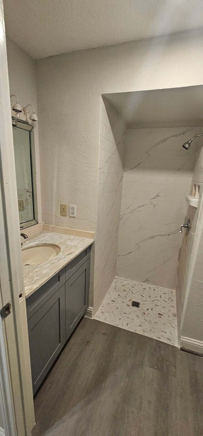 Building Photo - 7711 Del Glen Ln