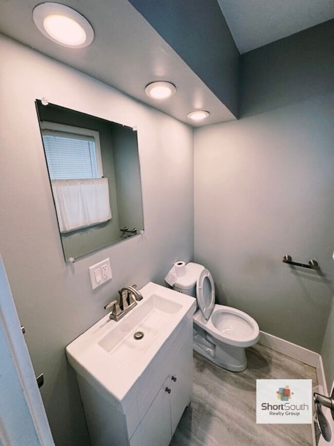 Building Photo - Updated - 3 bed 1.5 bath, with a detached garage