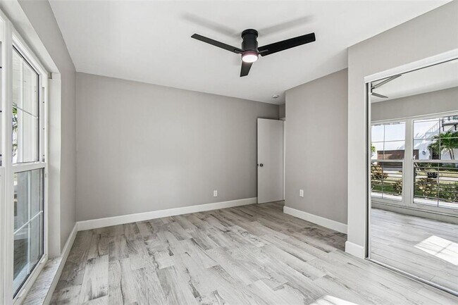 Building Photo - 2 S Treasure Dr