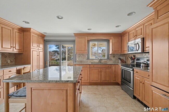 Building Photo - 217 W Shore Ave