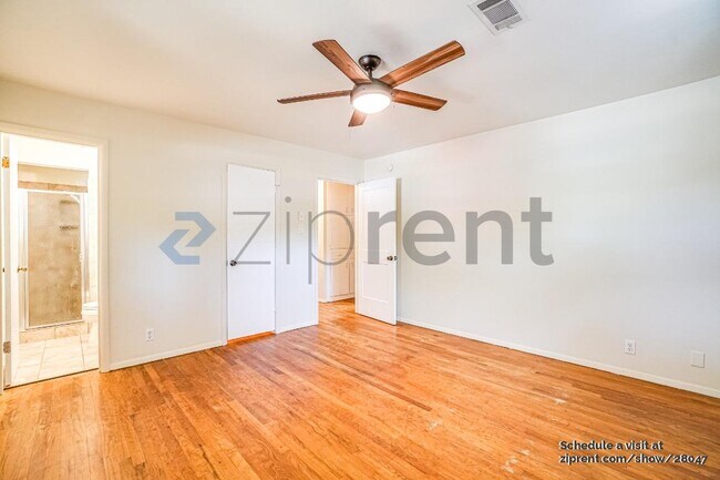 Building Photo - 1201 Ravenwood Dr