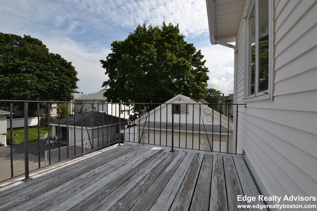 Building Photo - 4bed 1.5 bath in Waltham available on 9/1