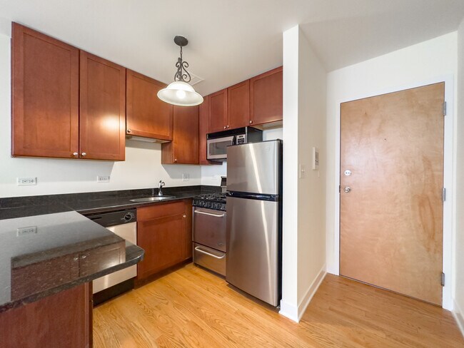 Building Photo - 630 W Wrightwood Ave